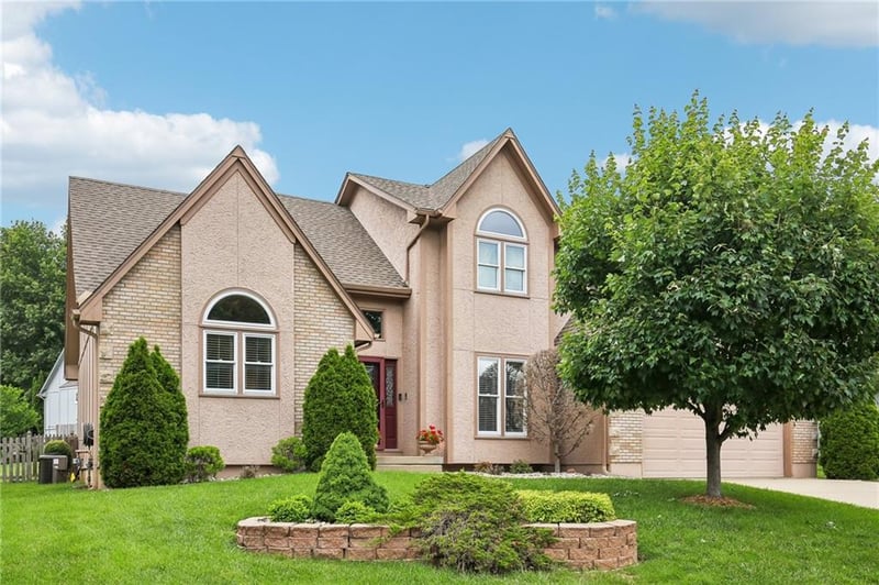 1083 Greenwood Ct, Blue Springs, MO 64014