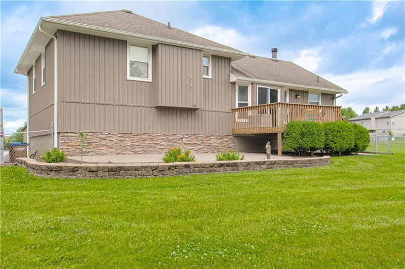 605 Meadow Ct, Raymore, MO 64083