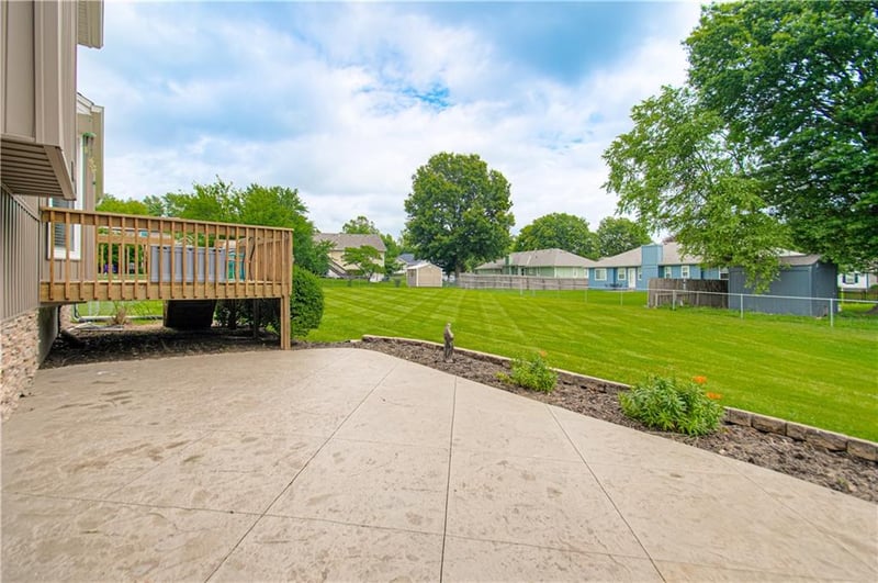 605 Meadow Ct, Raymore, MO 64083