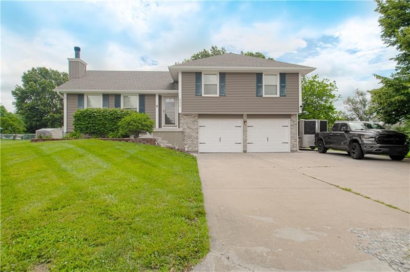 605 Meadow Ct, Raymore, MO 64083