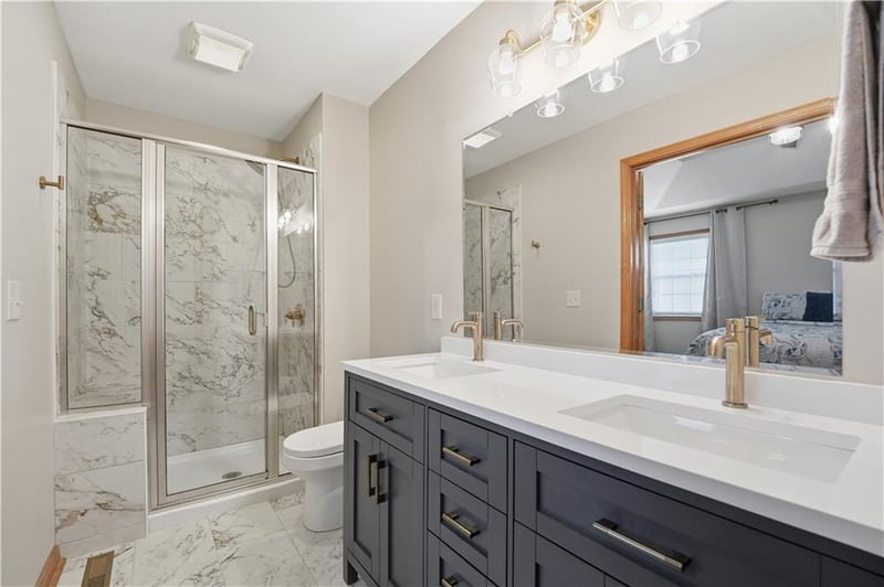 724 Colleen Dr, Lee's Summit, MO 64086