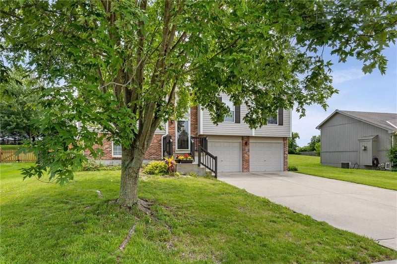 6819 113th Ter, Kansas City, MO 64156