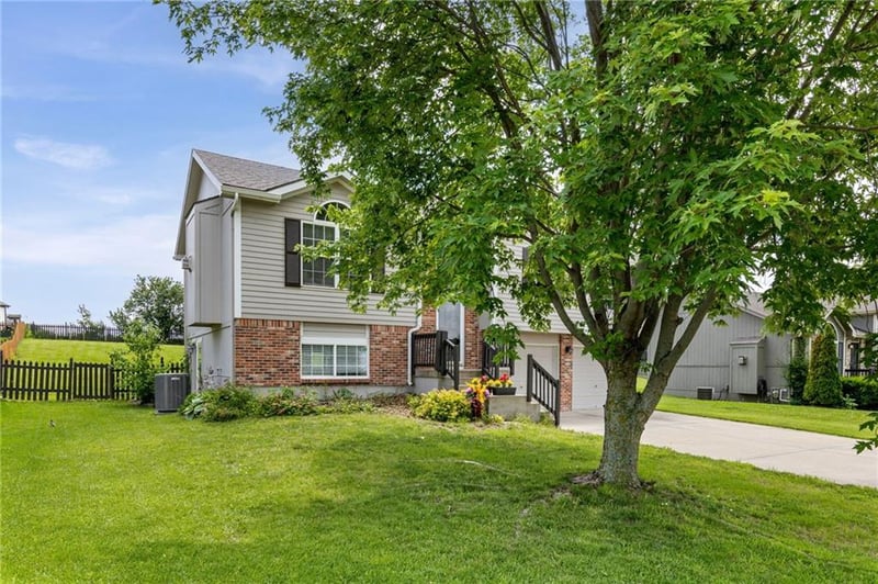 6819 NE 113th Ter, Kansas City, MO 64156