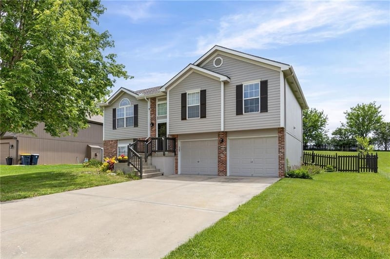 6819 NE 113th Ter, Kansas City, MO 64156