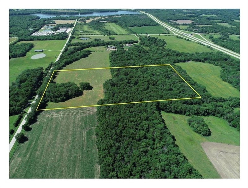 Metcalf Rd, Louisburg, KS 66053