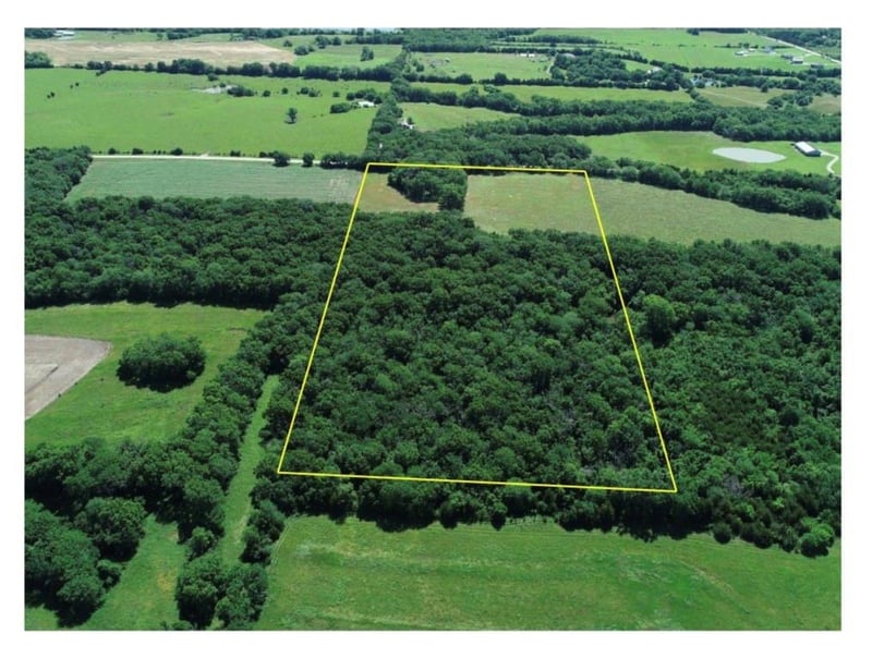 Metcalf Rd, Louisburg, KS 66053
