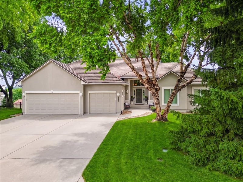 4317 Maplegate Ct, Lee's Summit, MO 64085