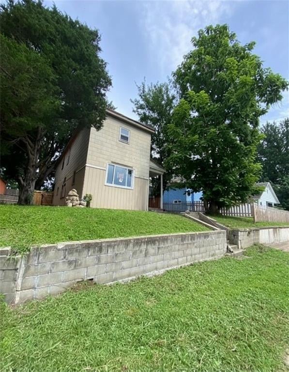 815 13th St, St Joseph, MO 64501
