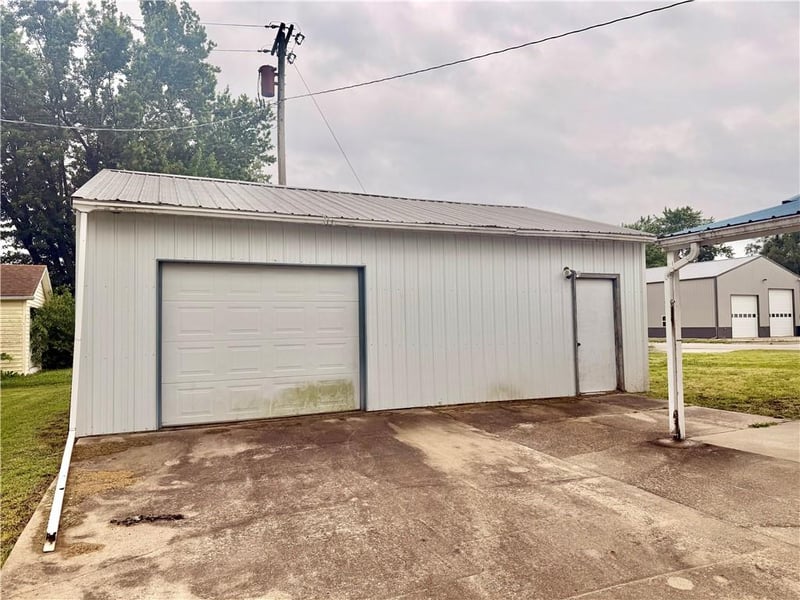 220 22nd St, Unionville, MO 63565
