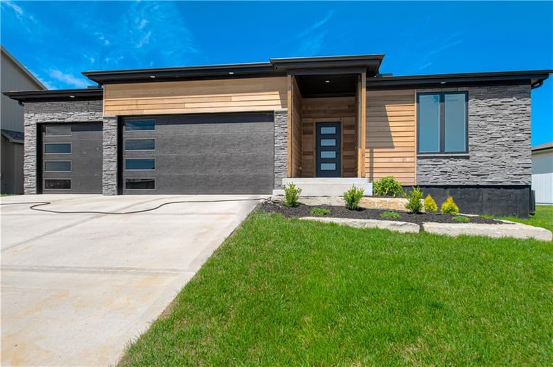 7604 N Gower Ave, Kansas City, MO 64151