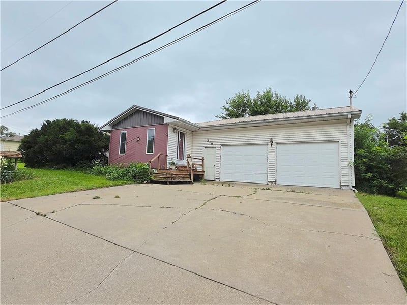 218 Warren Ave, Garnett, KS 66032