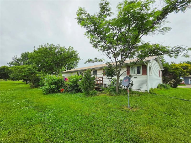 218 Warren Ave, Garnett, KS 66032