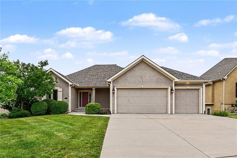 10015 N Michigan Ave, Kansas City, MO 64155