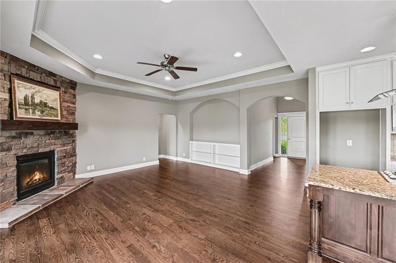 10015 N Michigan Ave, Kansas City, MO 64155