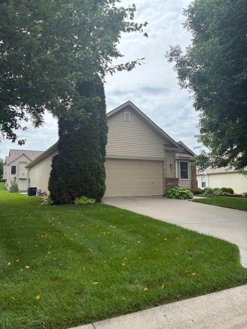 2717 Woodbury Dr, Independence, MO 64055