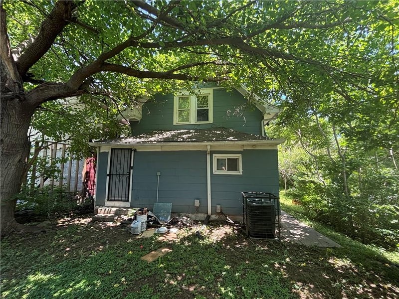 1014 Agnes Ave, Kansas City, MO 64127
