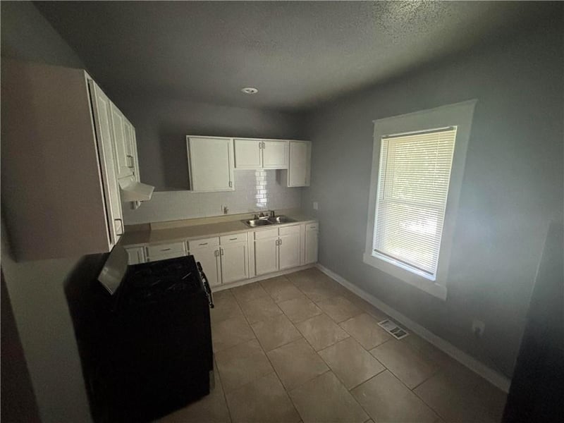 1014 Agnes Ave, Kansas City, MO 64127