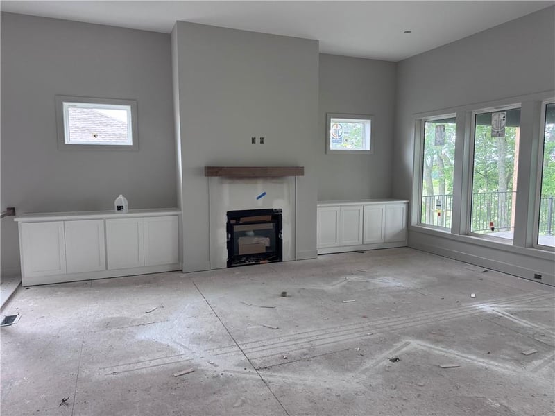 1945 Longview Dr, Liberty, MO 64068
