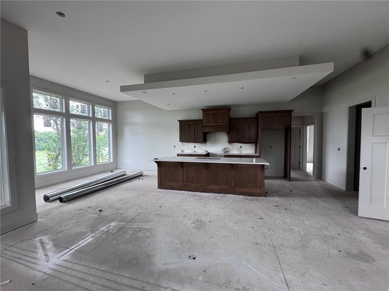 1945 Longview Dr, Liberty, MO 64068