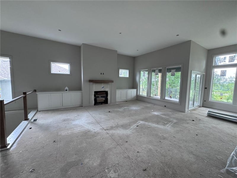1945 Longview Dr, Liberty, MO 64068