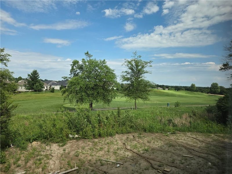 4445 Tee Box Dr, Basehor, KS 66007