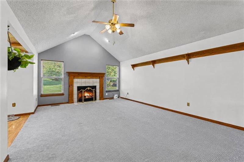 19415 E 13th St N, Independence, MO 64056