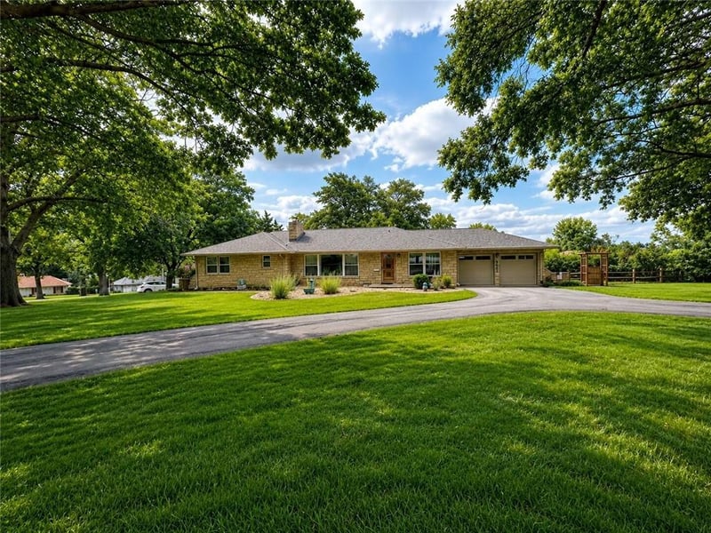 8601 Metcalf Ave, Overland Park, KS 66212