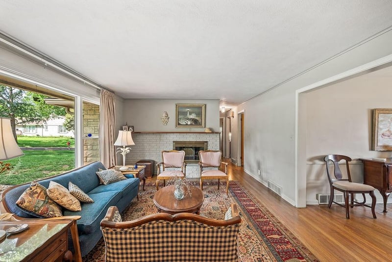 8601 Metcalf Ave, Overland Park, KS 66212