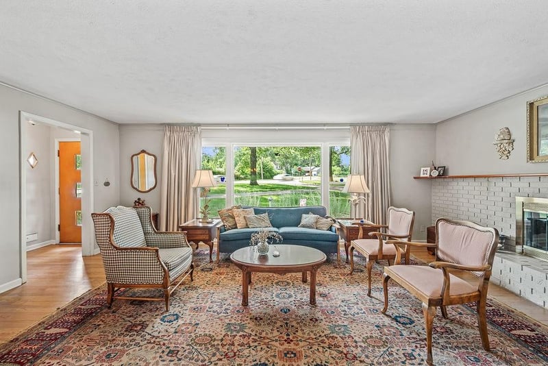 8601 Metcalf Ave, Overland Park, KS 66212