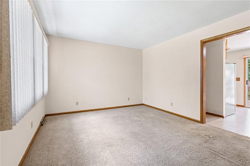 4826 Stearns Ln, Shawnee, KS 66203
