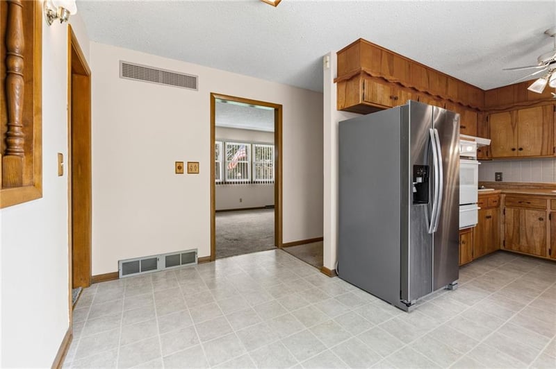 4826 Stearns Ln, Shawnee, KS 66203