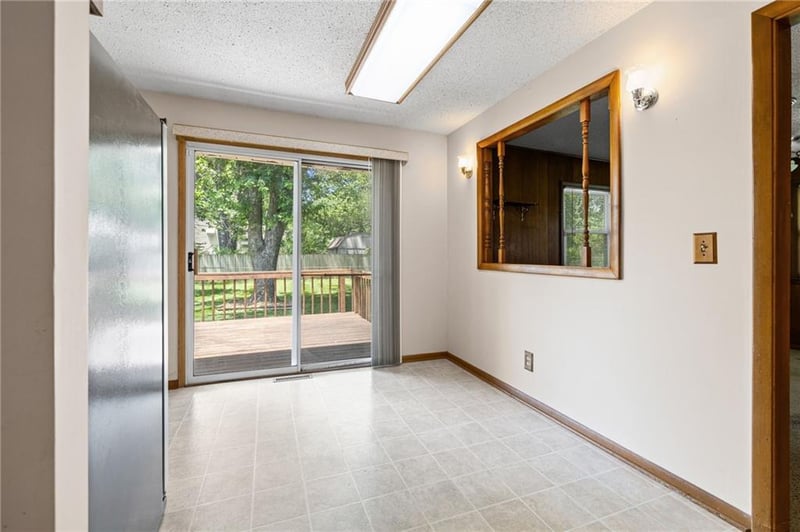 4826 Stearns Ln, Shawnee, KS 66203
