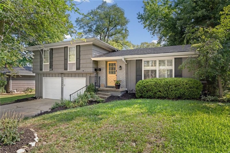 10705 Walrond Ave, Kansas City, MO 64137