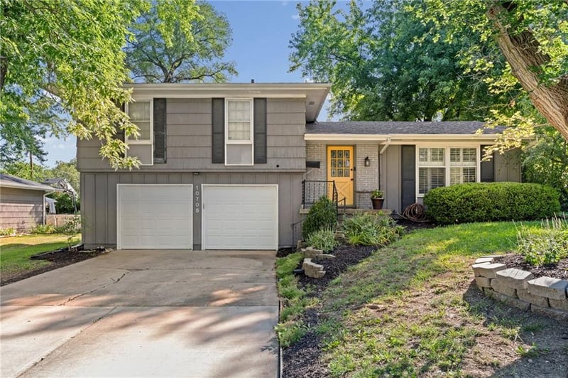 10705 Walrond Ave, Kansas City, MO 64137