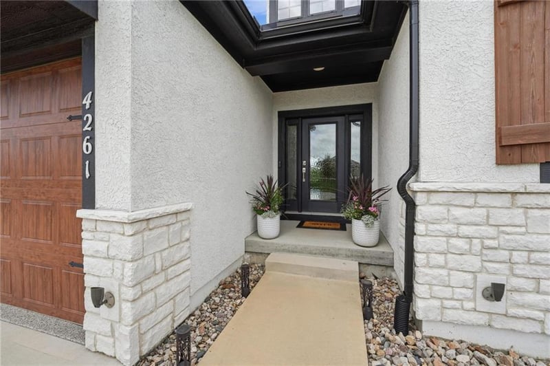 4261 Lakeshore Dr, Basehor, KS 66007