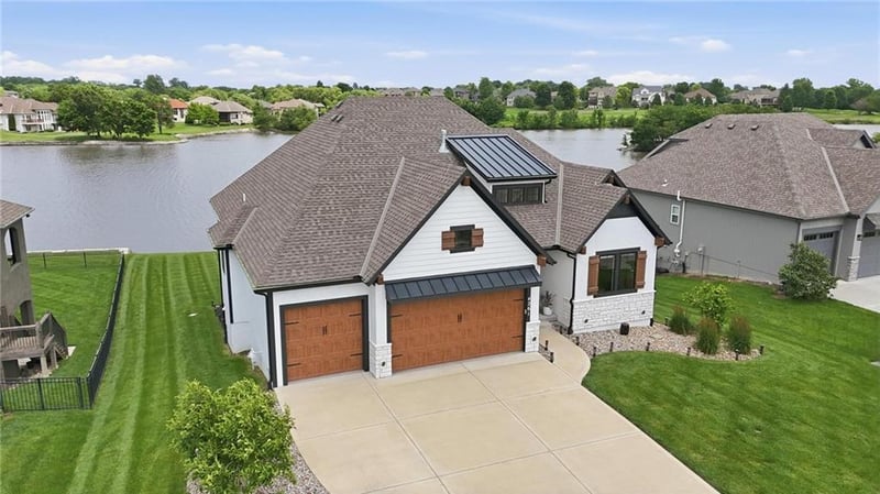 4261 Lakeshore Dr, Basehor, KS 66007