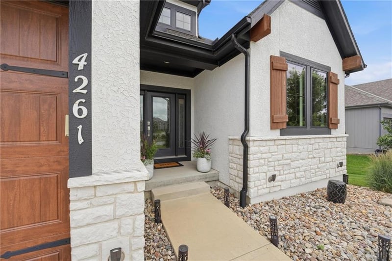 4261 Lakeshore Dr, Basehor, KS 66007