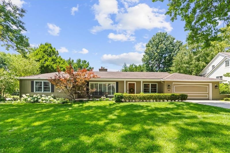 5926 Howe Dr, Fairway, KS 66205