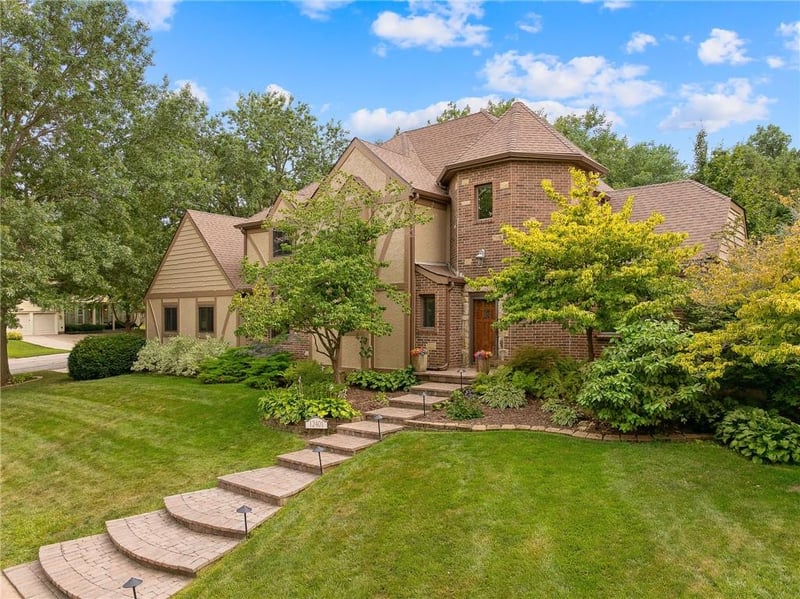 12401 W 110th Ter, Overland Park, KS 66210
