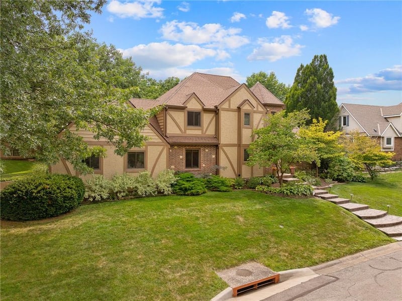 12401 W 110th Ter, Overland Park, KS 66210