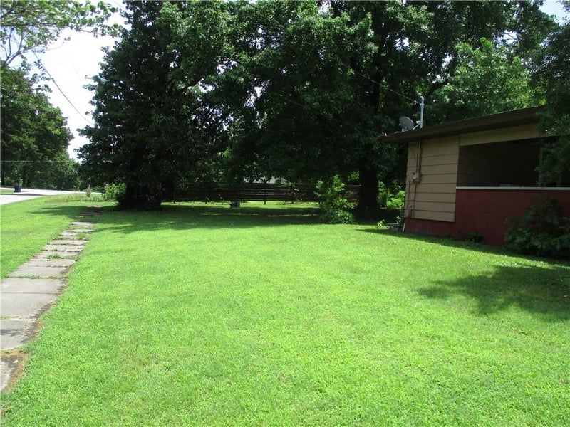 1816 Cherokee Ave, Baxter Springs, KS 66713