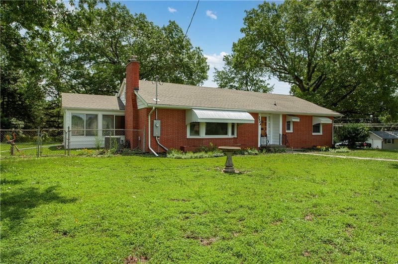 7323 Manchester Ave, Kansas City, MO 64133