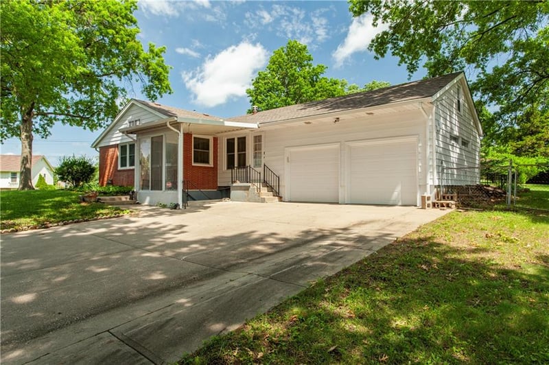 7323 Manchester Ave, Kansas City, MO 64133