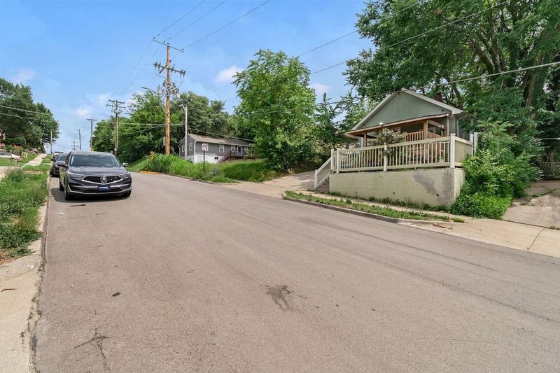 5441 27th St, Kansas City, MO 64127
