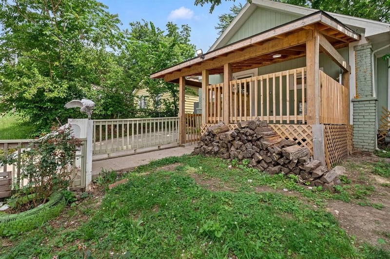 5441 27th St, Kansas City, MO 64127