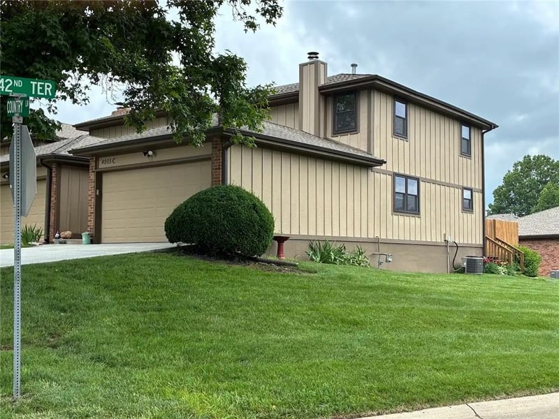 4205 Country Ln #C, St Joseph, MO 64506