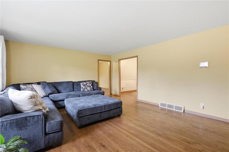 3815 51st Ter, Kansas City, MO 64119