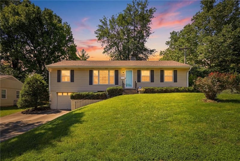3815 51st Ter, Kansas City, MO 64119