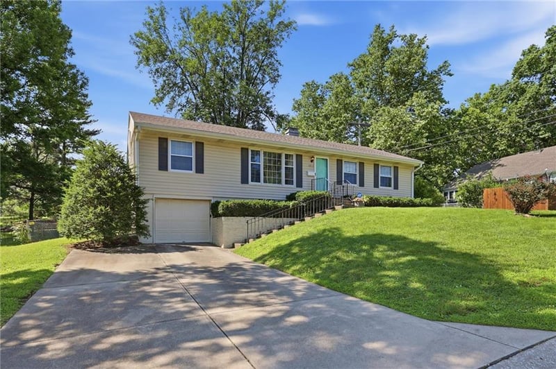 3815 51st Ter, Kansas City, MO 64119