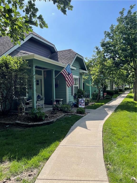933 Redbuck Cir, Lee's Summit, MO 64081